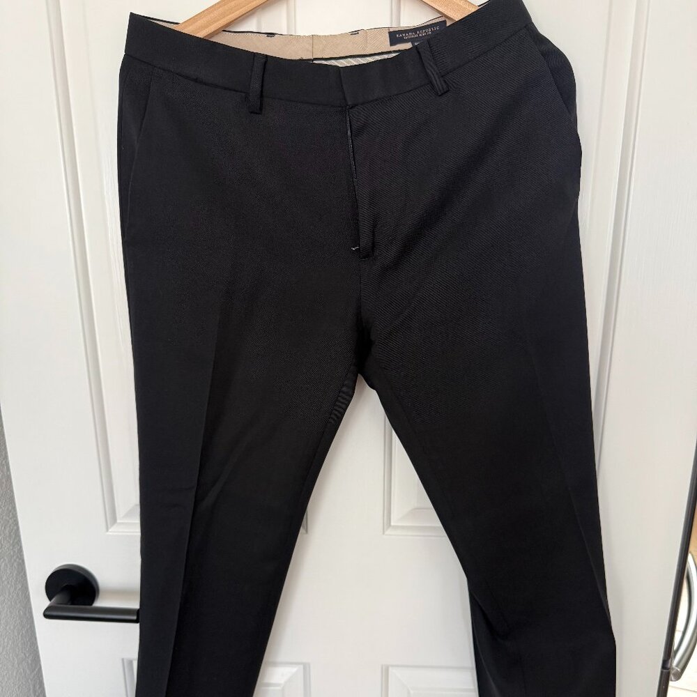 Banana Republic Tailored Slim Fit Cropped Pants – Black – Size 30